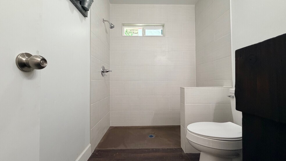 More Photos Of 1012 E Mineral King Ave, Visalia Flex For Sale
