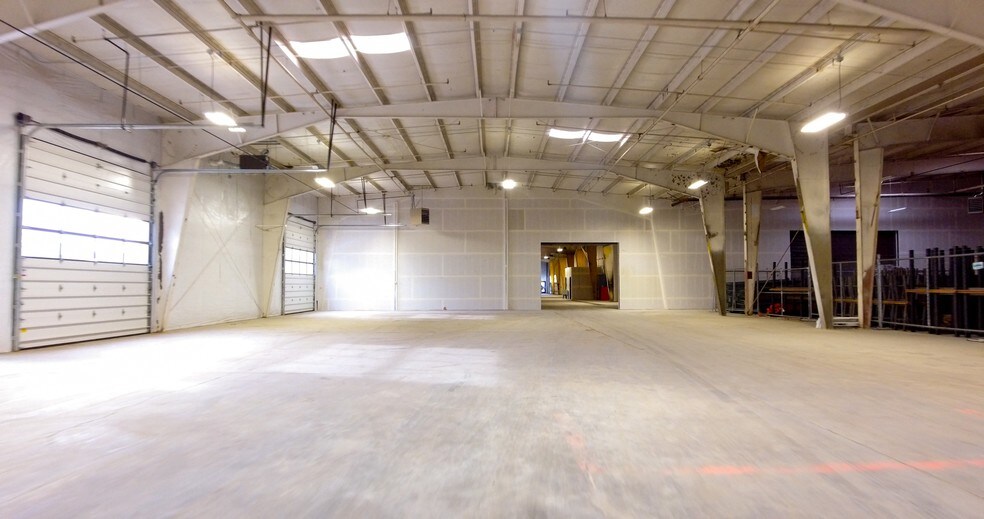 More Photos Of 20495 Murray Rd, Bend Warehouse For Lease