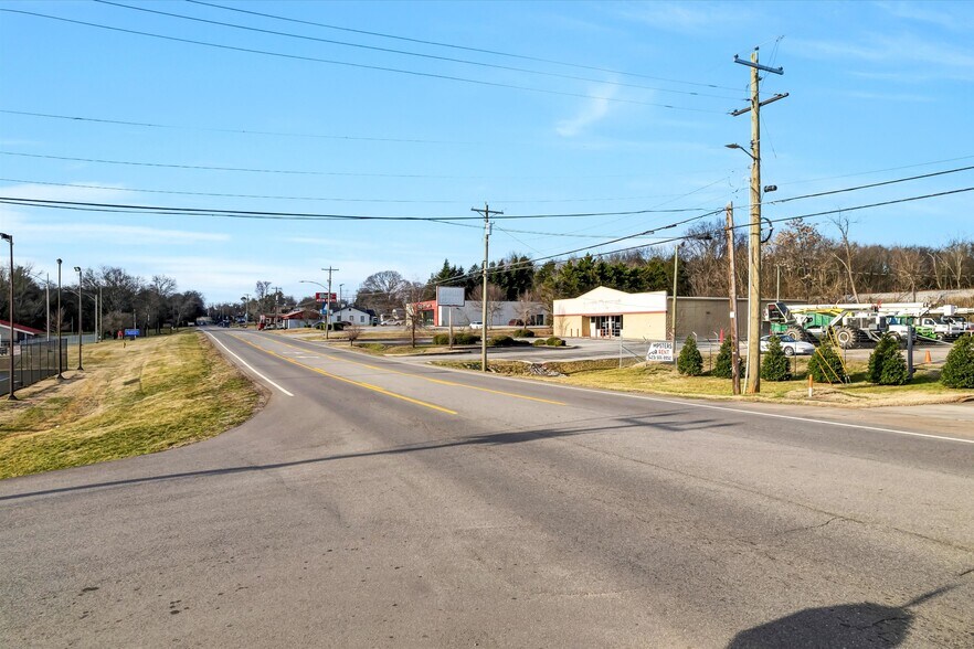 More Photos Of 1046 Mulberry St, Loudon Freestanding For Lease