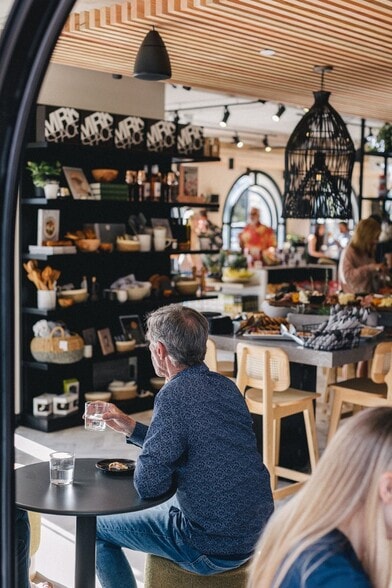 More Photos Of 2202 Avenida De La Playa, La Jolla Restaurant For Lease