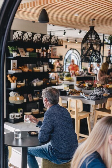 More Photos Of 2202 Avenida De La Playa, La Jolla Restaurant For Lease