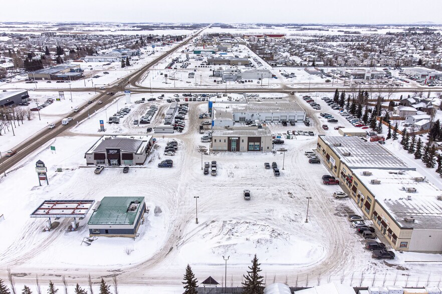 More Photos Of 2602 50 Av, Lloydminster Showroom For Sale