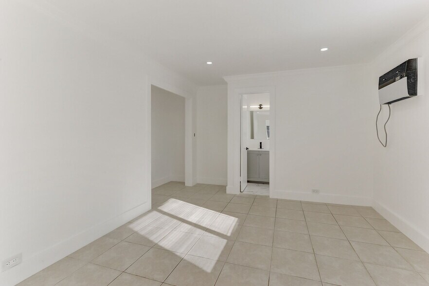 More Photos Of 2121 NE 51st Ct, Fort Lauderdale Apartments For Sale