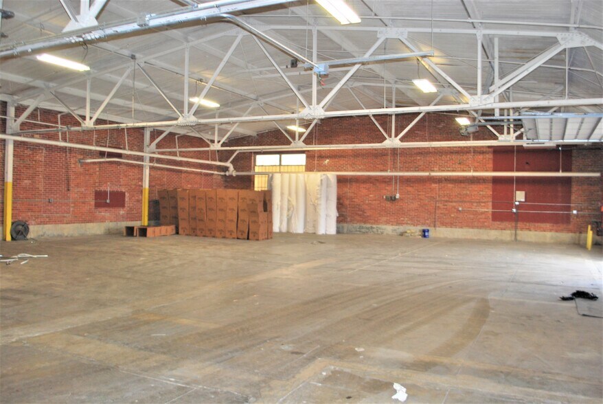 More Photos Of 1111 Seymour St, Muncie Light Manufacturing For Lease