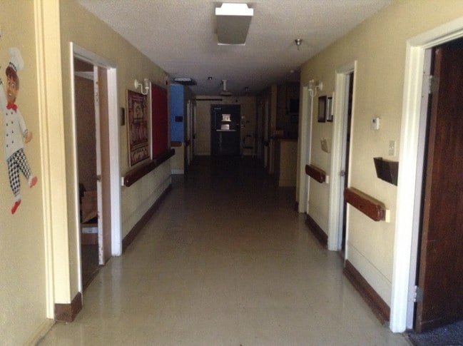 More Photos Of 401 W Moss St, Eastland Assisted Living For Sale