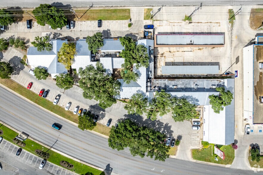 More Photos Of 2950 Thousand Oaks Dr, San Antonio Unknown For Lease