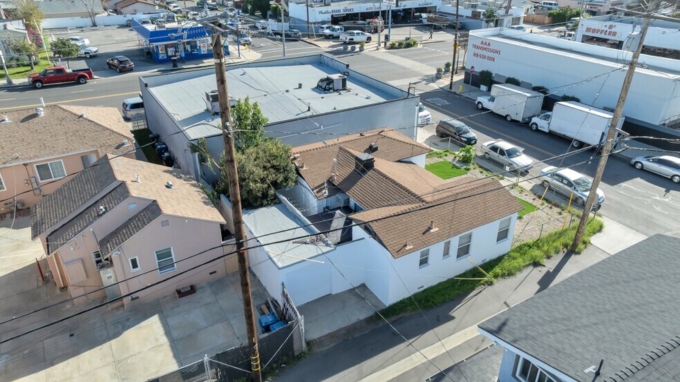 More Photos Of 901 N Maclay Ave, San Fernando Freestanding For Lease