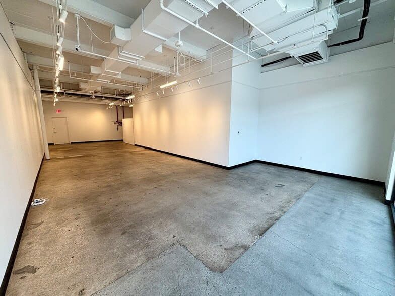 More Photos Of 43-46 12th St, Long Island, Long Island City Storefront Retail Office For Lease