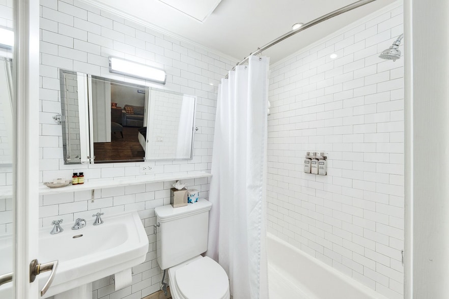 More Photos Of 34 E 32nd St, New York Hotel For Sale