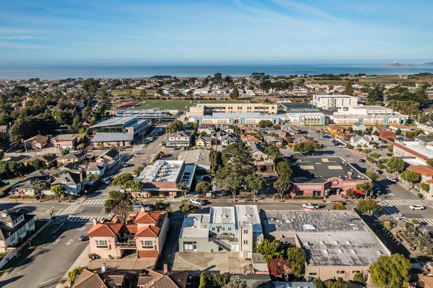 More Photos Of 637 Main St, Half Moon Bay Office For Sale