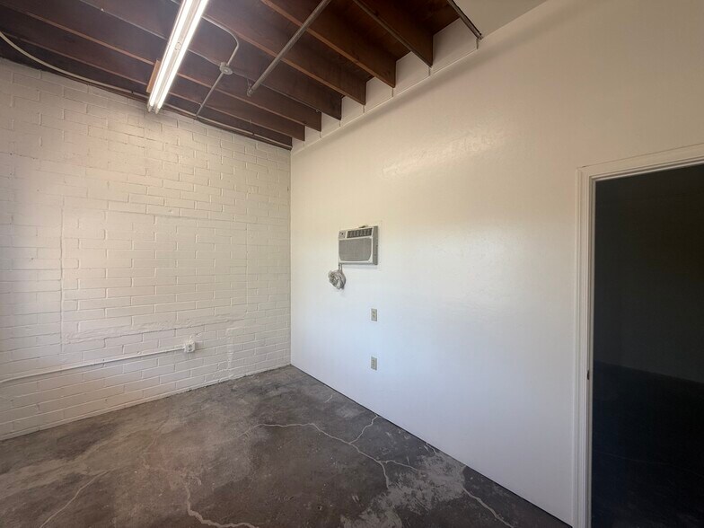 More Photos Of 548 W Speedway Blvd, Tucson Warehouse For Lease