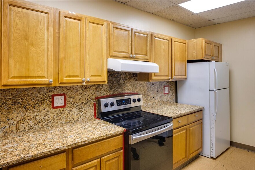 More Photos Of 16711 73rd Ave, Fresh Meadows Religious Facility For Lease