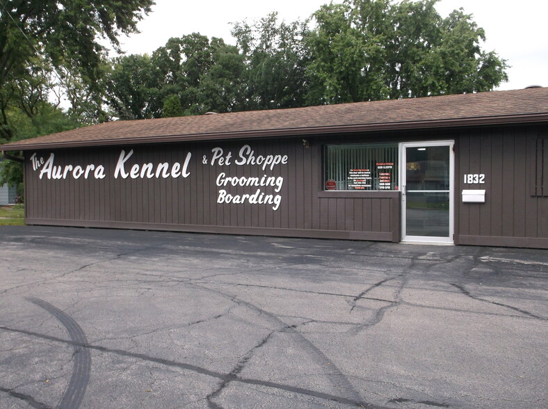 Primary Photo Of 1832 Minerva St, Oshkosh General Retail For Sale