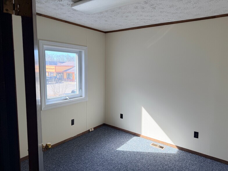 More Photos Of 1755 Sherwin Ct, Waterford Office Residential For Sale