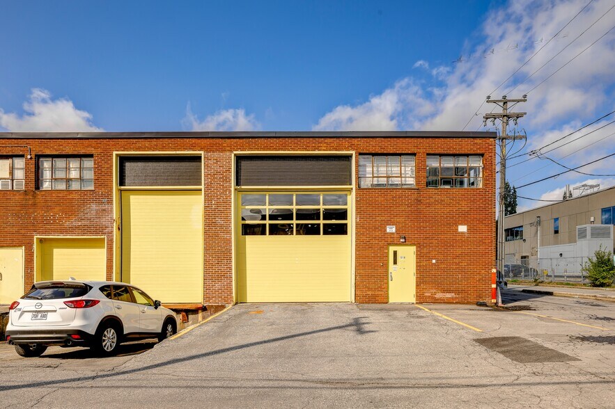 More Photos Of 1310-1370 Rue Chabanel O, Montréal Warehouse For Lease