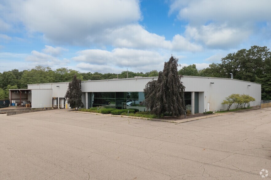 More Photos Of 4850 Fulton St E, Ada Warehouse For Lease