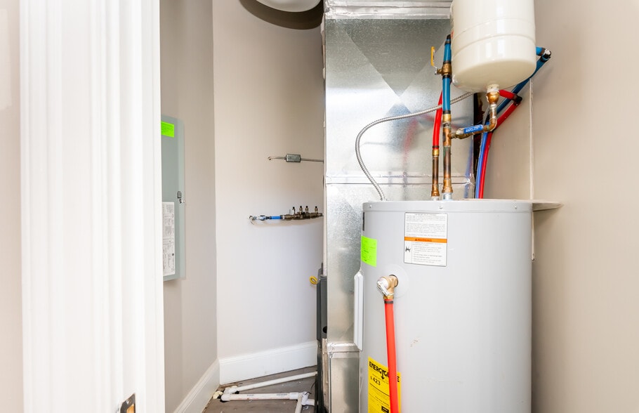 More Photos Of 1940 Harvard Dr, Louisville Storefront For Lease