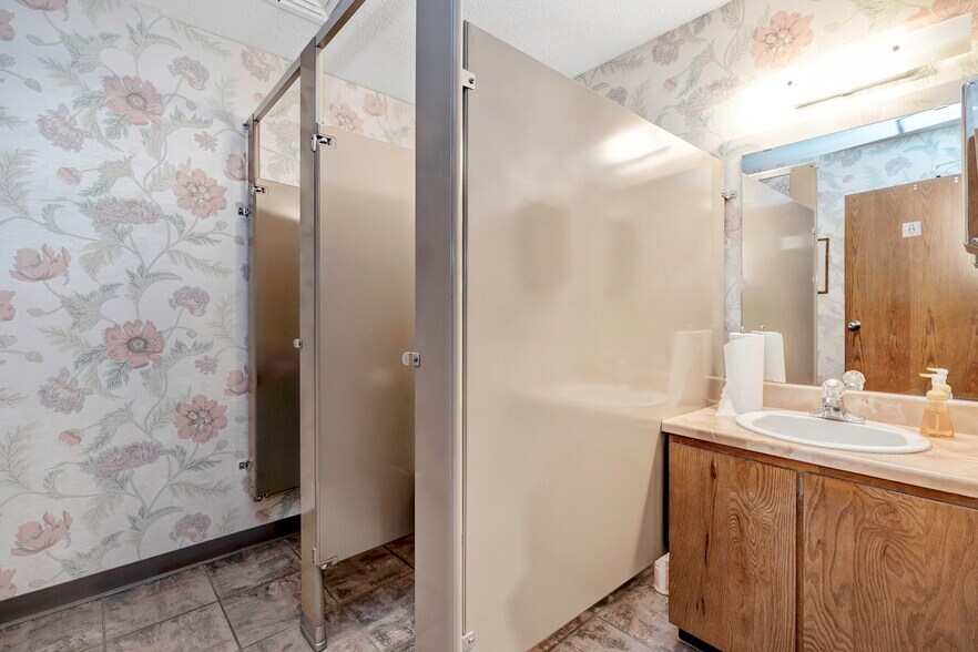 More Photos Of 1100 Brandywine Blvd, Zanesville Loft Creative Space For Lease