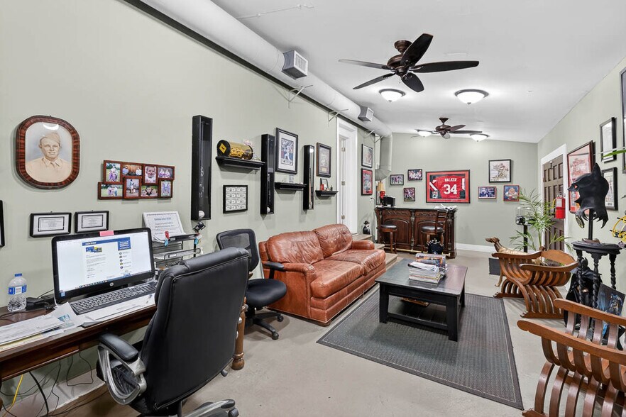 More Photos Of 1607 Norwich St, Brunswick Flex For Sale