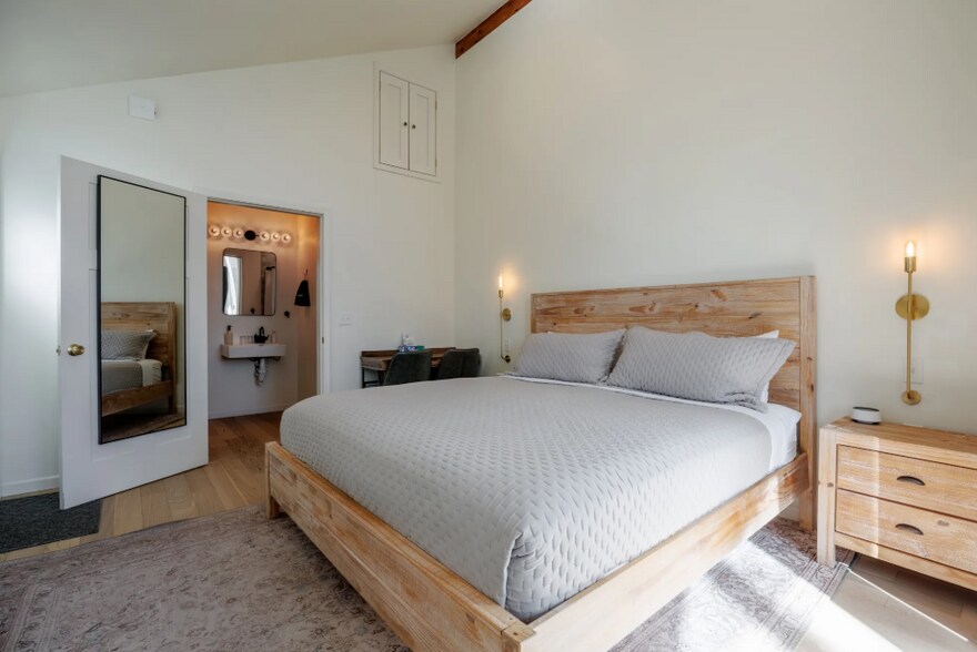 More Photos Of 207 Elm St, Leadville Hotel For Sale
