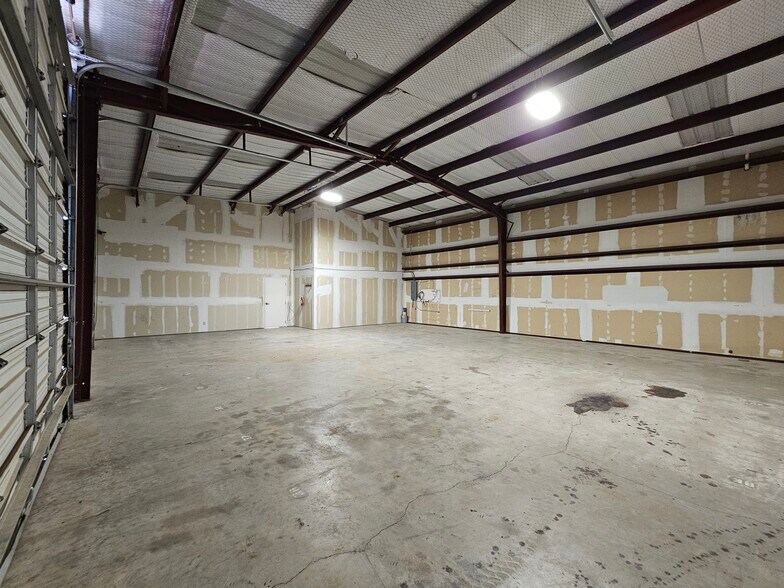 More Photos Of 1650 Vision Dr, Abilene Flex For Lease