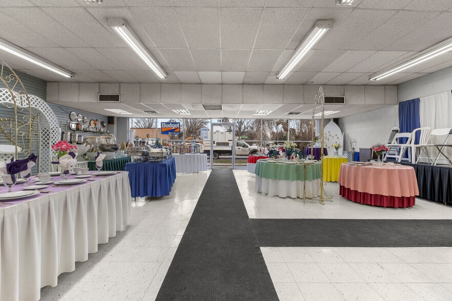 More Photos Of 24101 W Warren St, Dearborn Heights Freestanding For Sale