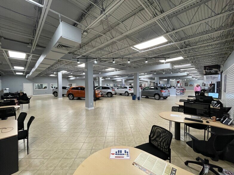 More Photos Of 9075-9125 Antique Way, Manassas Warehouse For Lease