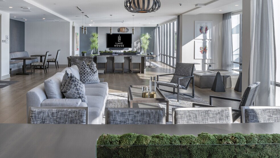 More Photos Of 295 NE Ivanhoe Blvd, Orlando Apartments For Lease