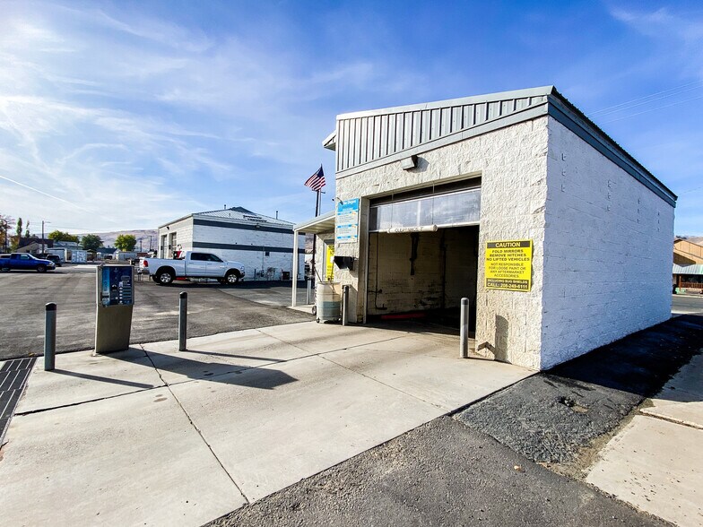 More Photos Of 2450 10th St, Baker City Carwash For Sale