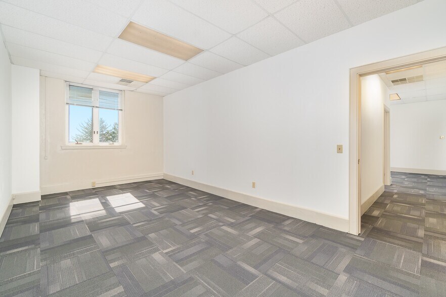 More Photos Of 125 N Enola Dr, Enola Office For Sale