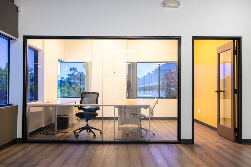 More Photos Of 6675 Mesa Ridge Rd, San Diego Office For Lease