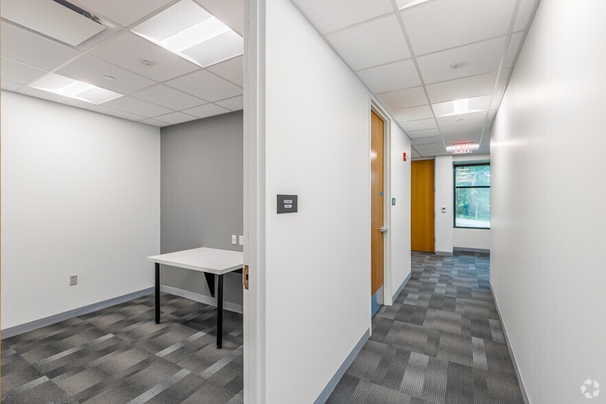 More Photos Of 300 Oxford Dr, Monroeville Office For Lease