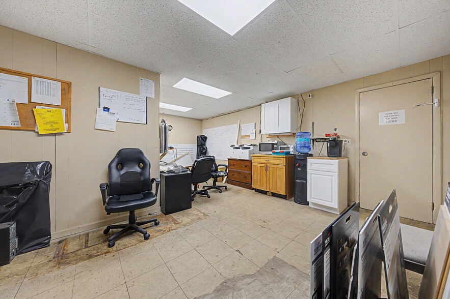 More Photos Of 23 Malcolm St, Morristown Industrial For Sale