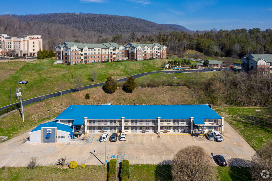 Primary Photo Of 3655 Cummings Hwy, Chattanooga Hotel For Sale