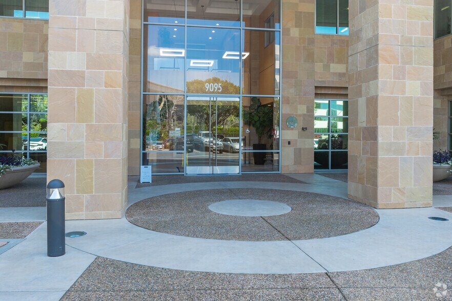 More Photos Of 9095 Rio San Diego Dr, San Diego Medical For Lease