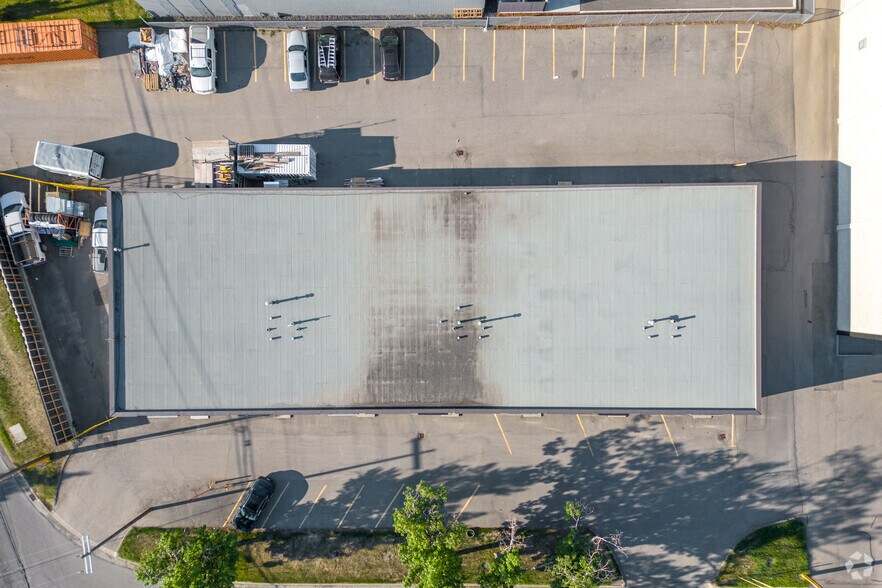 More Photos Of 1247 36th Ave NE, Calgary Warehouse For Sale