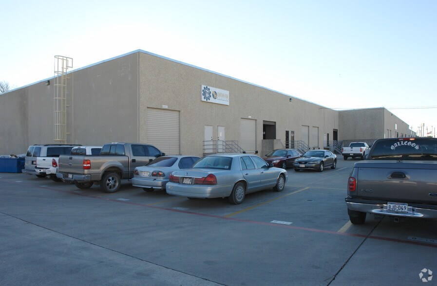 More Photos Of 1225 E Crosby Rd, Carrollton Unknown For Lease