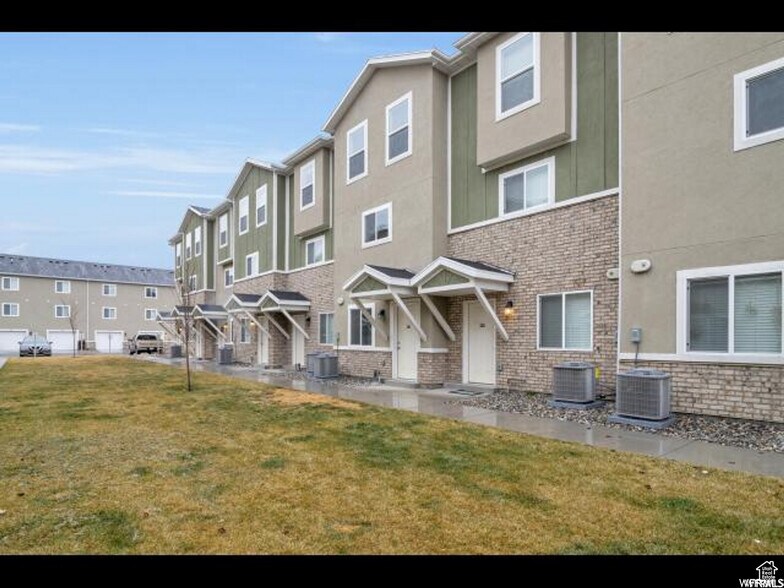 More Photos Of 96 E 670 N, Vineyard Apartments For Sale