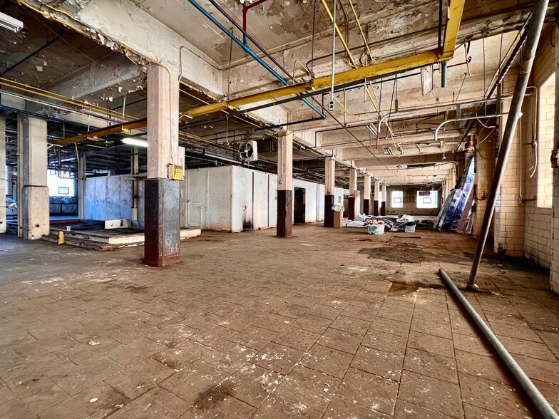 More Photos Of 1700 Island Ave, Pittsburgh Warehouse For Lease