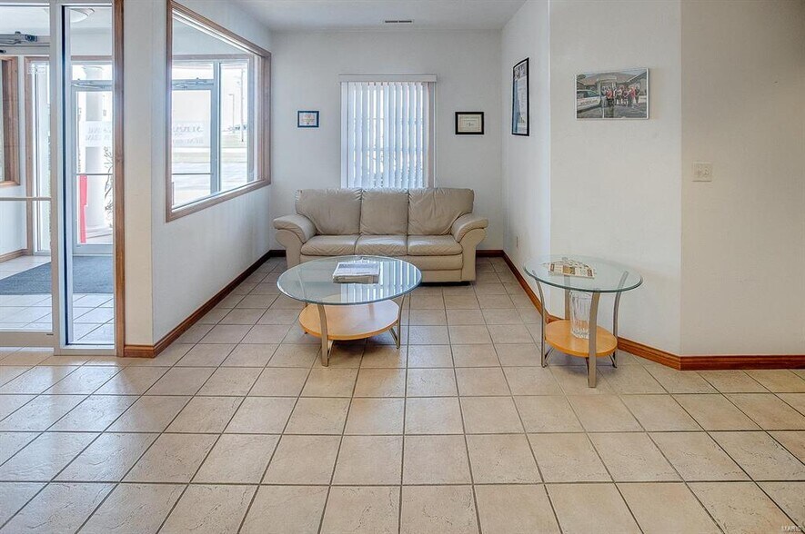 More Photos Of 824 N Market St, Waterloo Medical For Sale