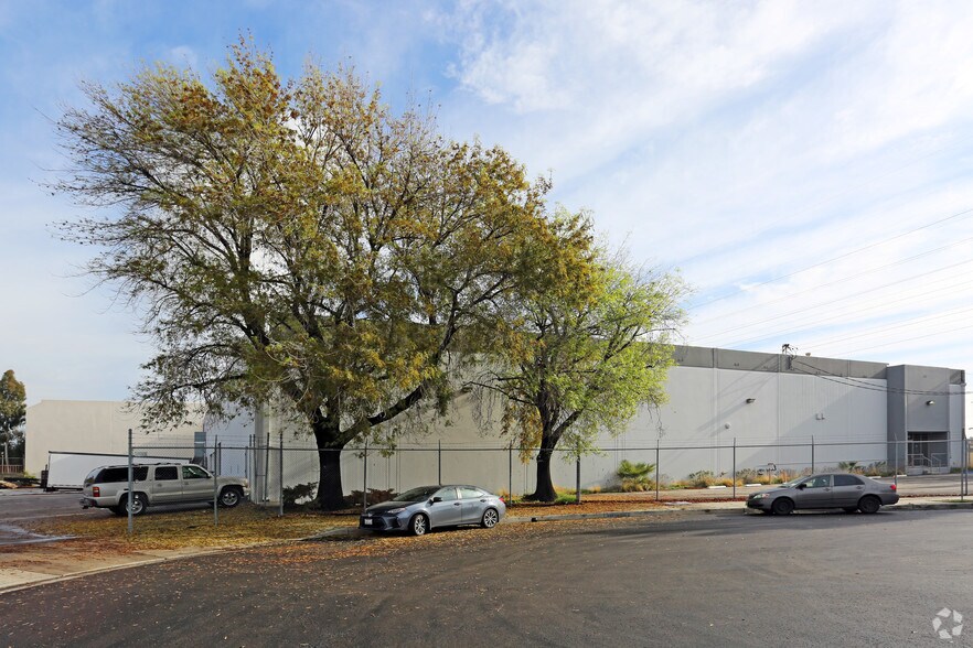 Primary Photo Of 9420 Telfair Ave, Sun Valley Warehouse For Lease
