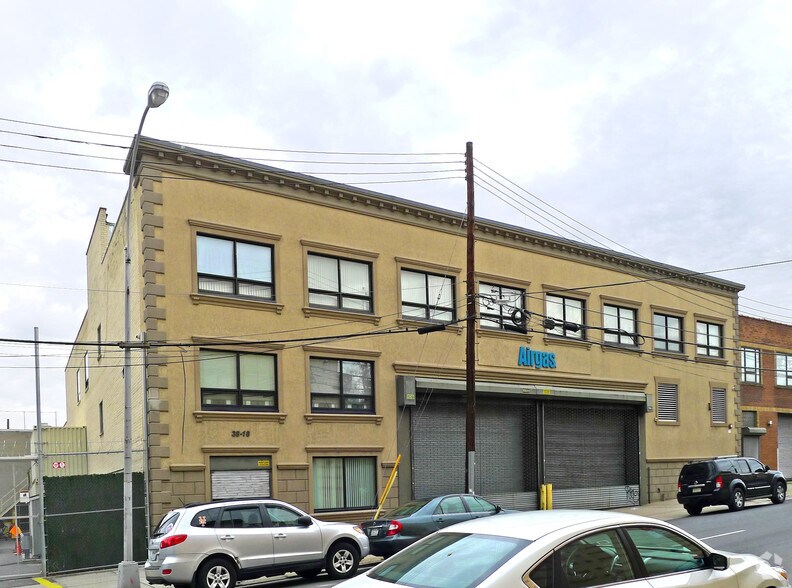 More Photos Of 3818 33rd St, Long Island City Warehouse For Lease