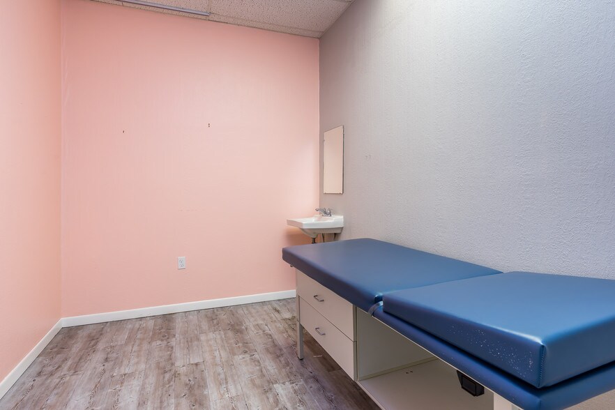 More Photos Of 5701 Overseas Hwy, Marathon Medical For Sale