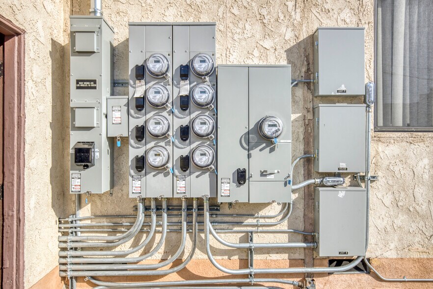 More Photos Of 5516 Virginia Ave, Los Angeles Multifamily For Sale