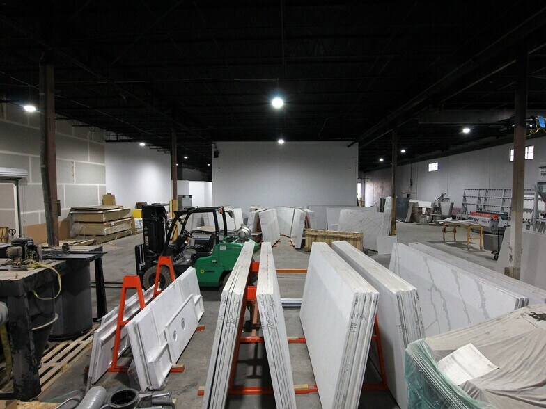More Photos Of 2120 Vanco Dr, Irving Distribution For Lease