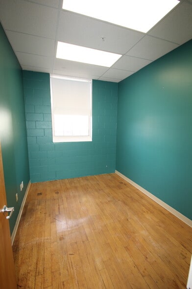 More Photos Of 35 Water St, Amesbury Research And Development For Lease