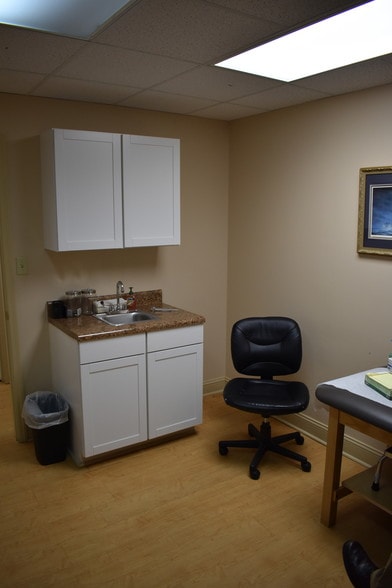 More Photos Of 118 Springhall Dr, Goose Creek Medical For Lease
