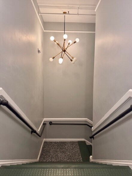 More Photos Of 1174-1178 River St, Hyde Park Office For Lease
