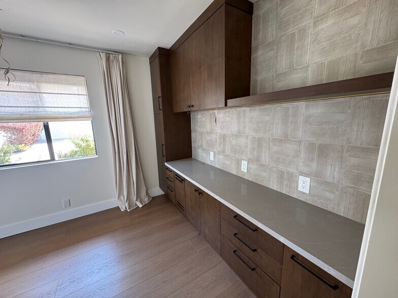 More Photos Of 318 9th St, Del Mar Medical For Lease