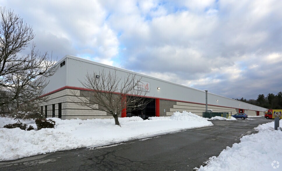 More Photos Of 1010 W Chestnut St, Brockton Distribution For Lease